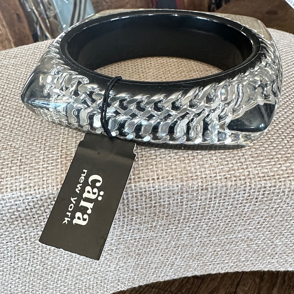 Cara New York Acrylic Silver Chain and Black Bracelet